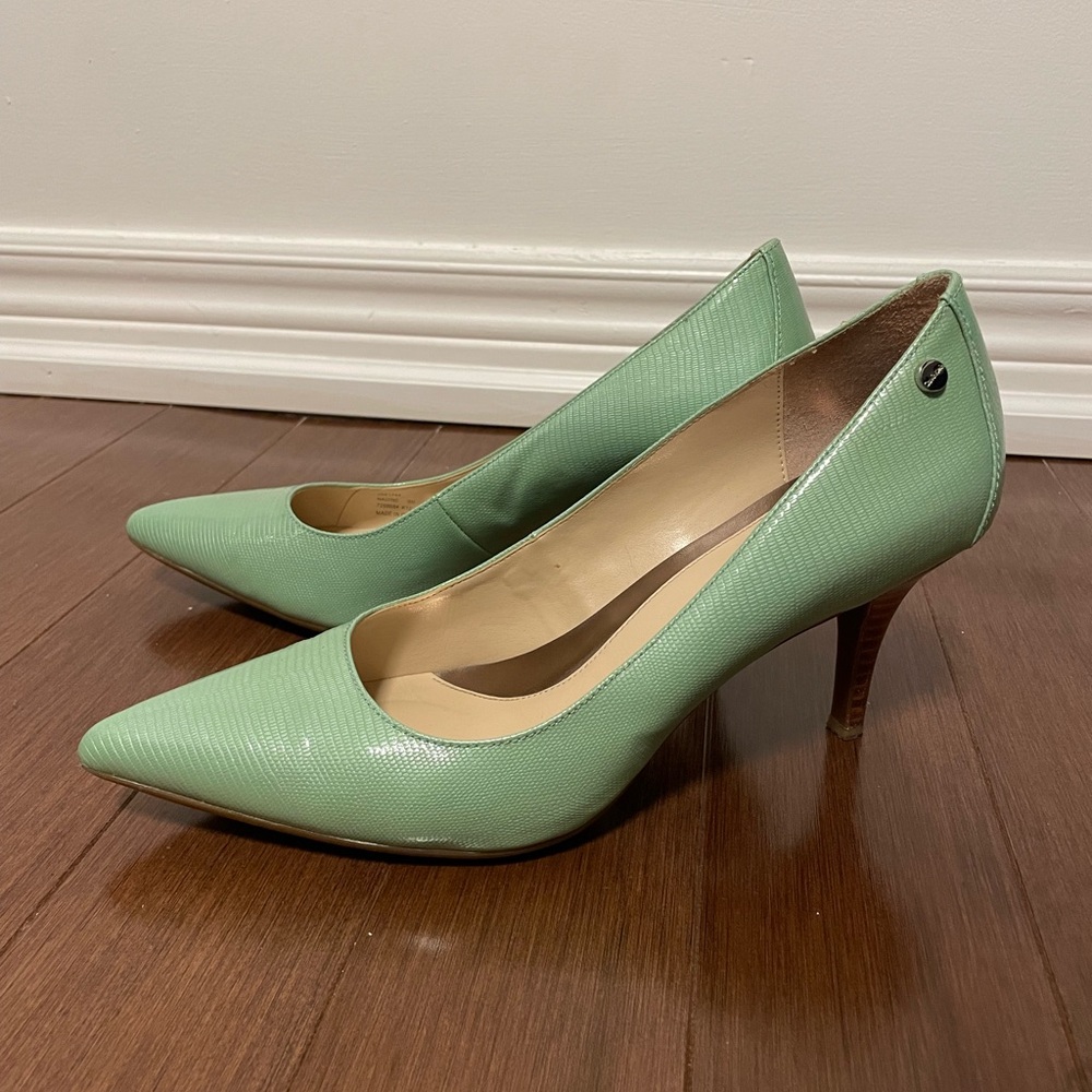 Pastel Mint Green High Heel Shoes with Pointed Toe and Medium Height
